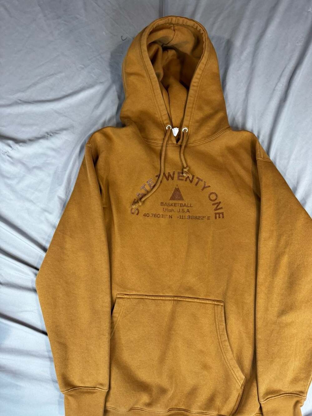 State Twenty One Basketball Hoodie Size M Yellow Fleece Pullover Sweatshirt
